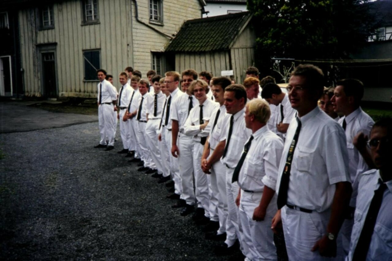 Aufstellung der Jungschützen, o.D. Fotograf unbekannt