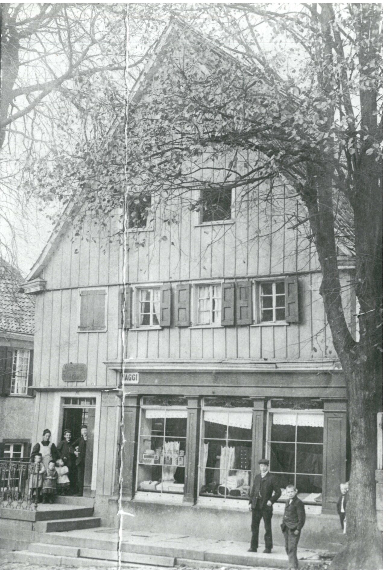 Weiß- und Manufakturwarengeschäft, o.D. Fotograf unbekannt