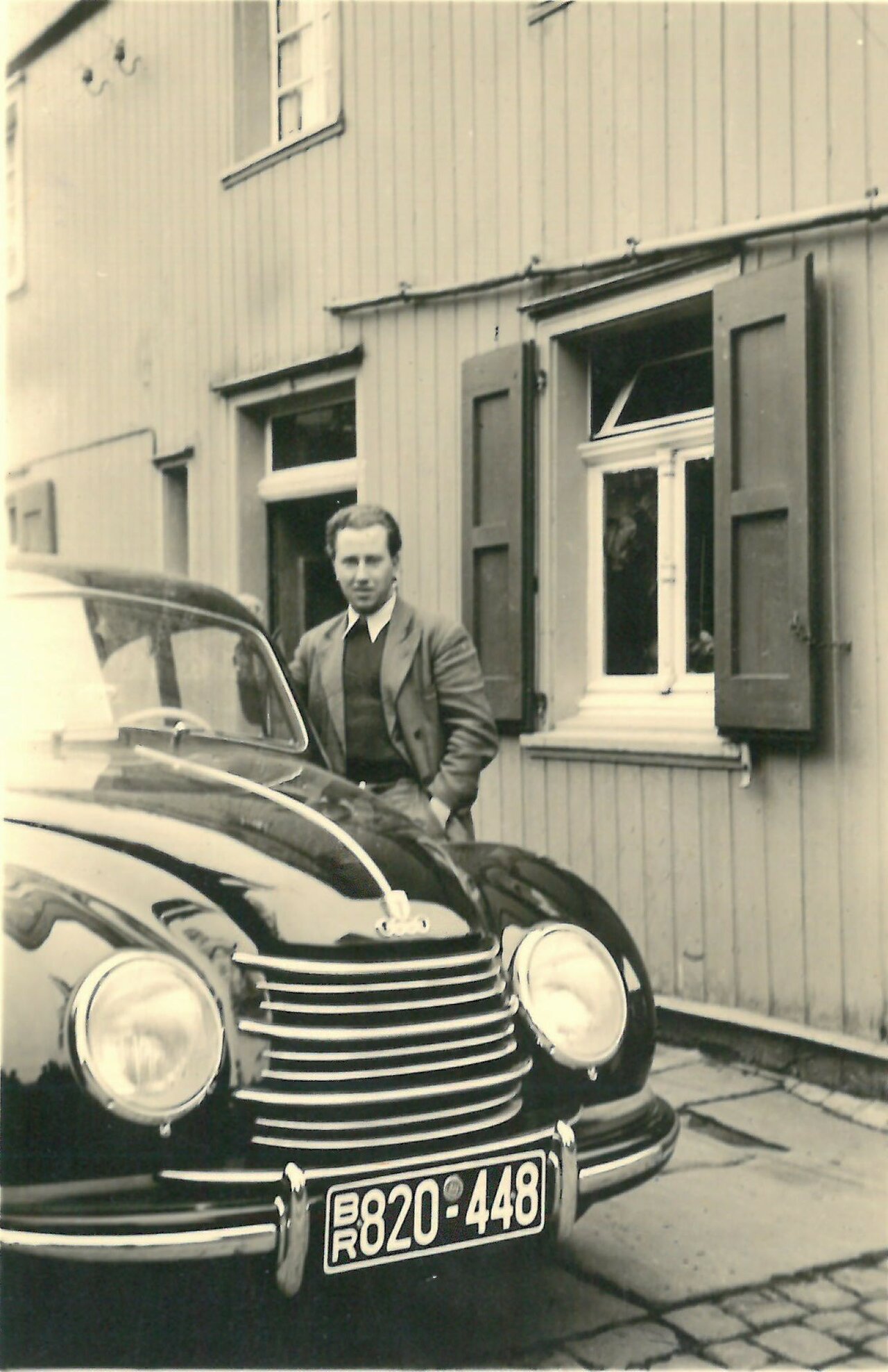 Elektromeister Martin Brombach mit seinem DRK, 1950er Jahre, , Fotograf unbekannt