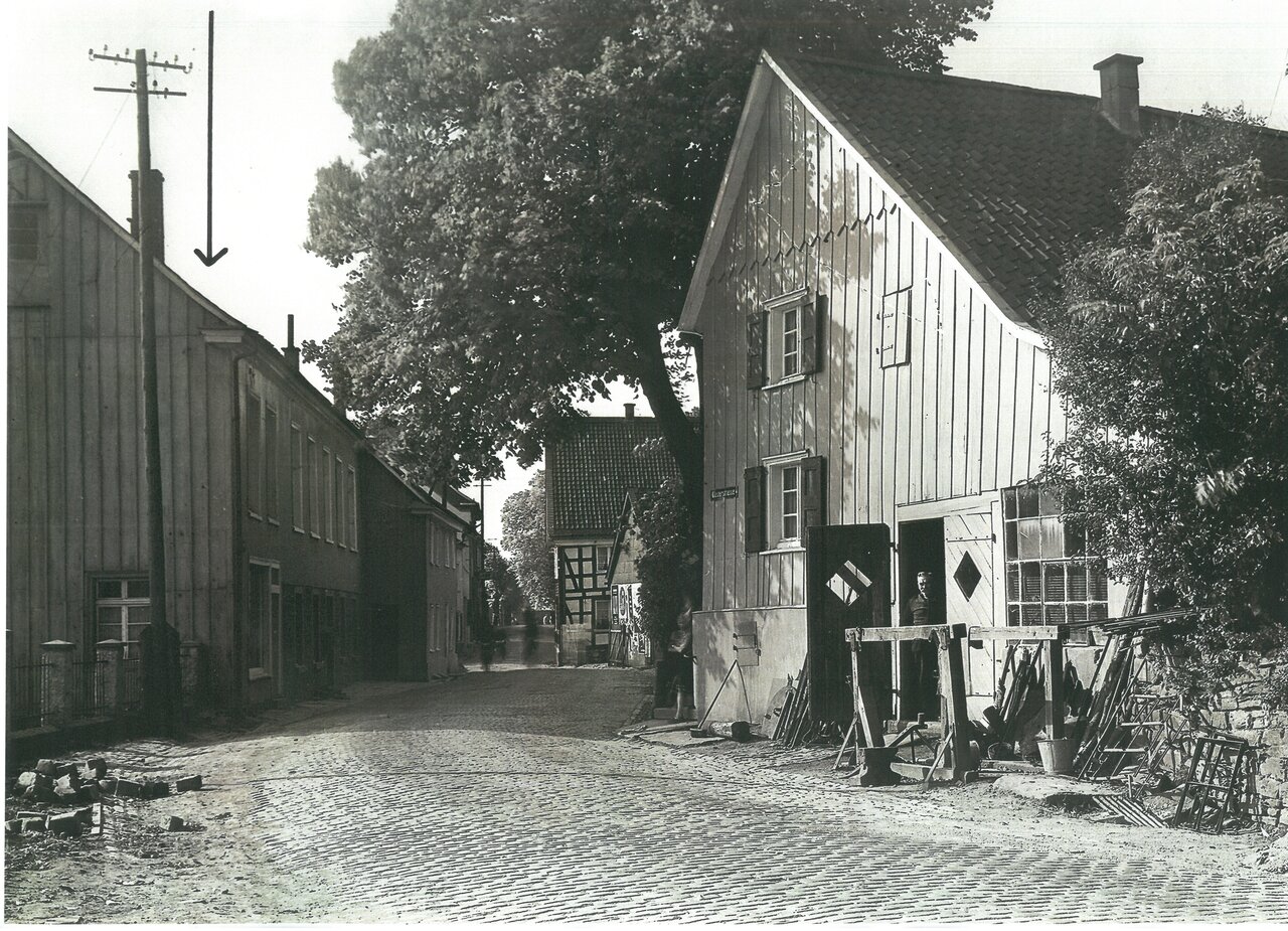 GAL Fotobestand Großformat Nr. 40 -mit Pfeil-, um 1925, Foto Leo Bosbach aus Sammlung Manfred Wolff