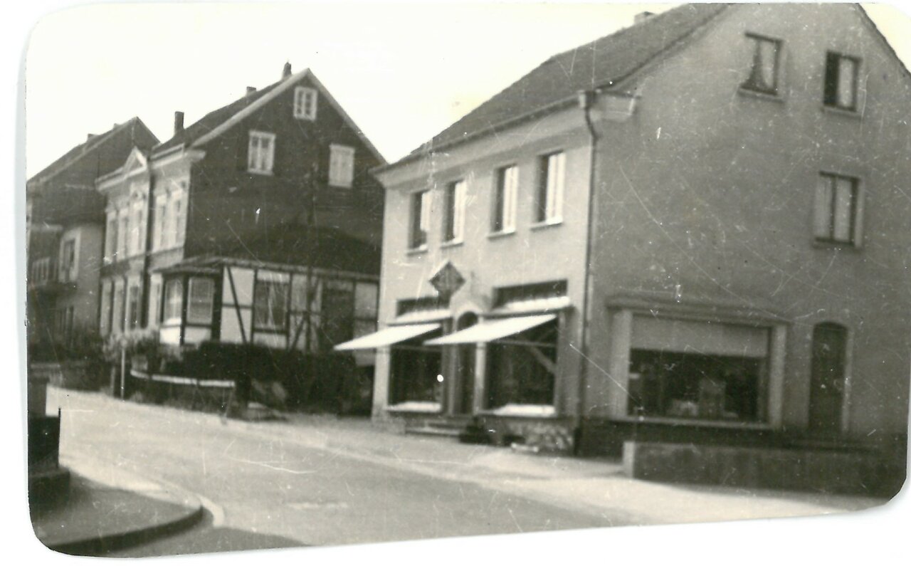 Pollerhofstraße 4, Wohn-und Geschäftshaus Remshagen, o.D. Fotograf Leo Bosbach