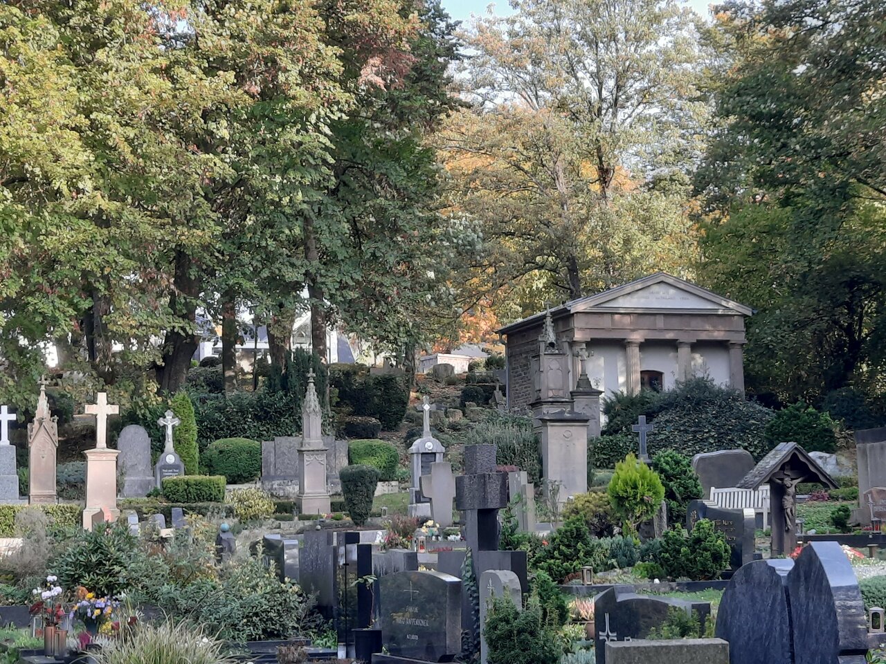 Friedhof mit Mausoleum, 2022, Foto Andreas Deichsel