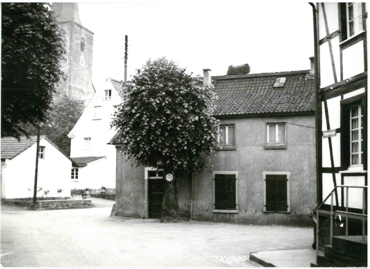 Bachstraße 1, o.D., Foto Leo Bosbach