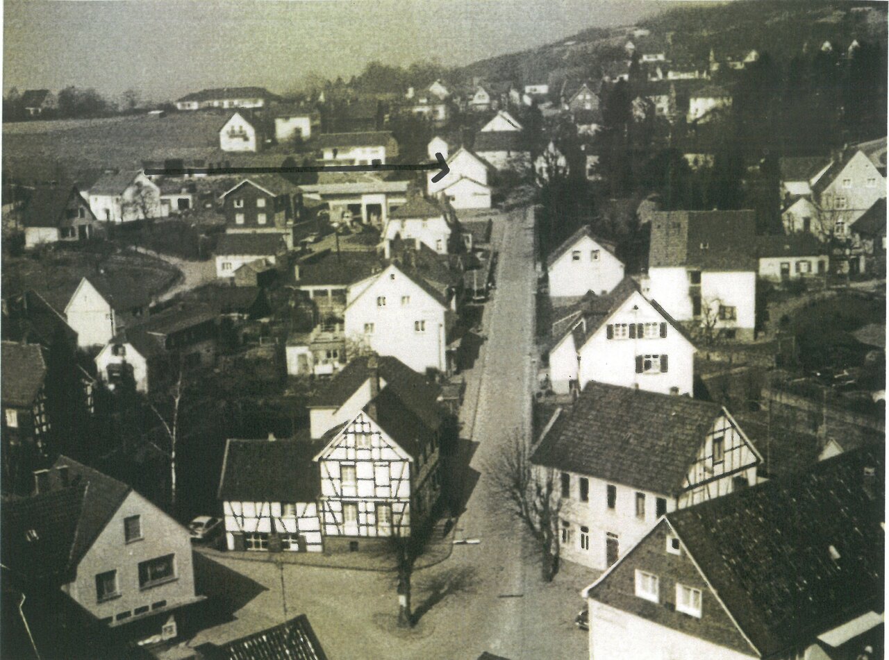 GAL Fotobestand 1931-1974 Nr. 151 -mit Pfeil, 1973, Fotograf unbekannt aus Sammlung Gabriele Cosler