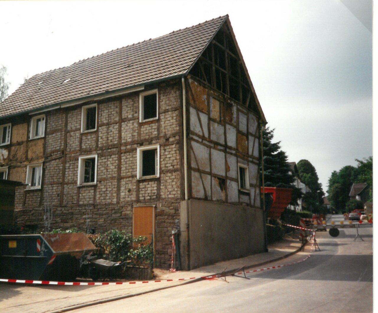 Abriss des ehemaligen Steinbrucharbeiterhauses, 1999, Foto Ulrich Hoffstadt