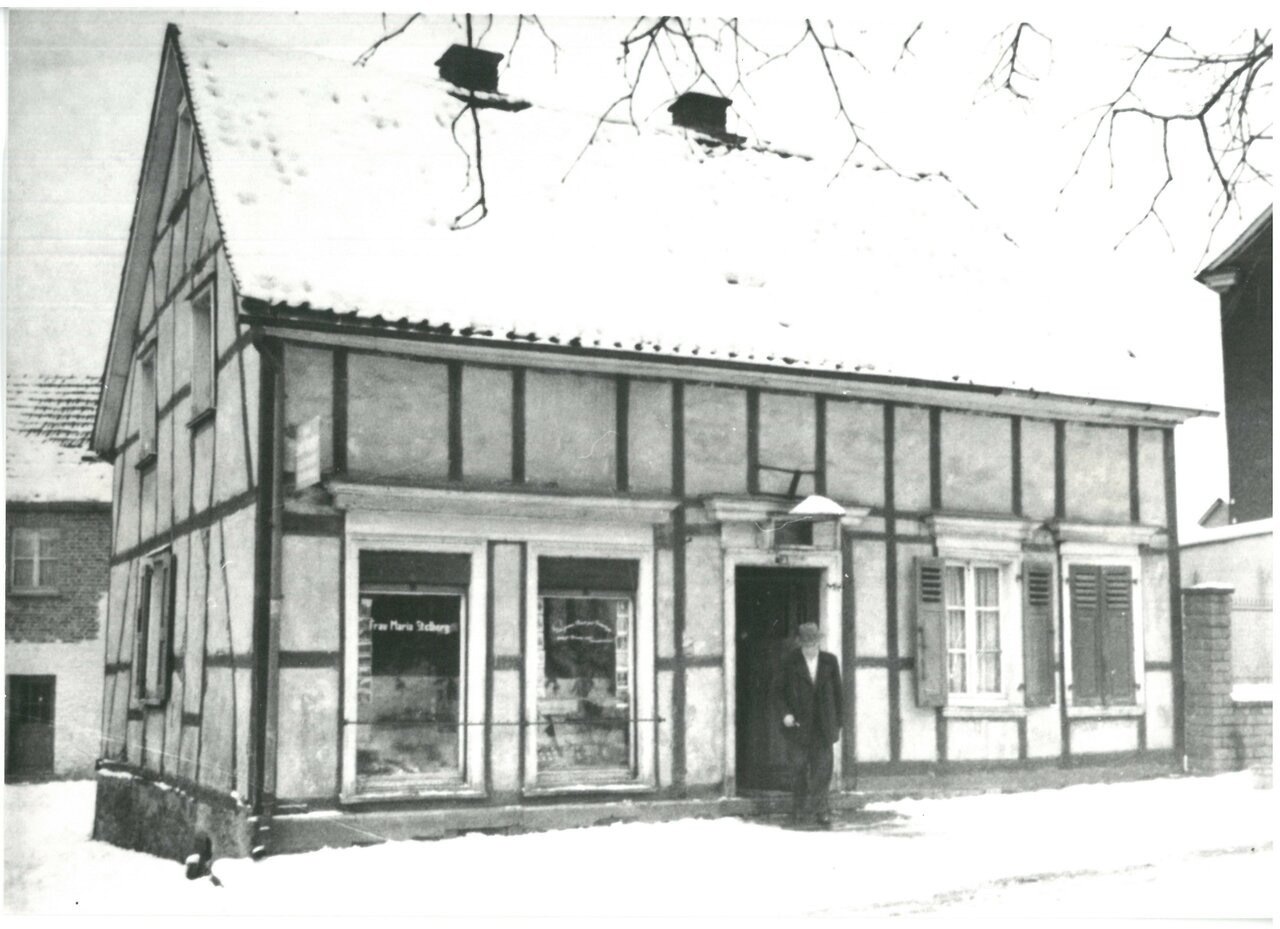 Friseur- u. Schreibwaren Stelberg,  Fotograf unbekannt