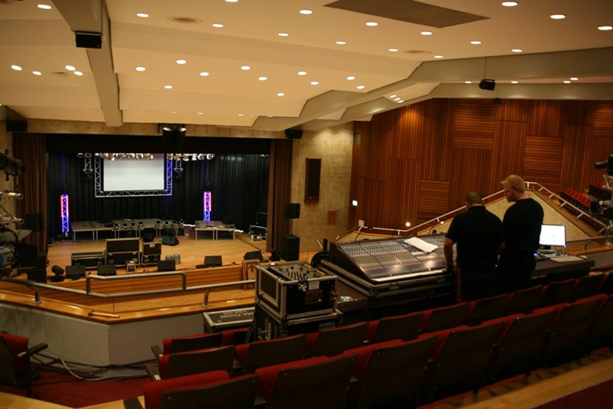 Kulturzentrum – Blick auf die Bühne