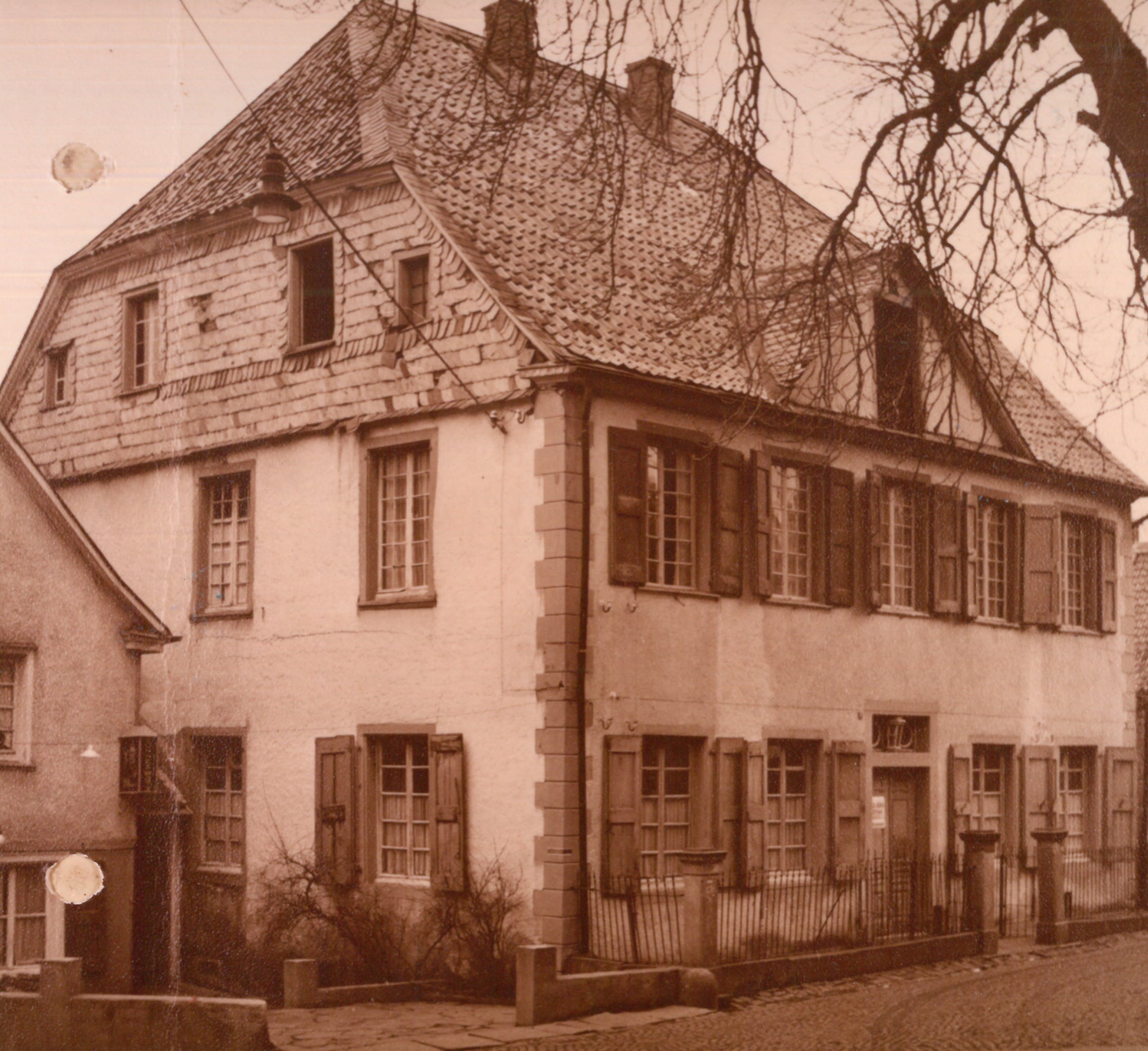 030 Haus Johann Lob, Bürgermeister Court, C.H. Steinheuer