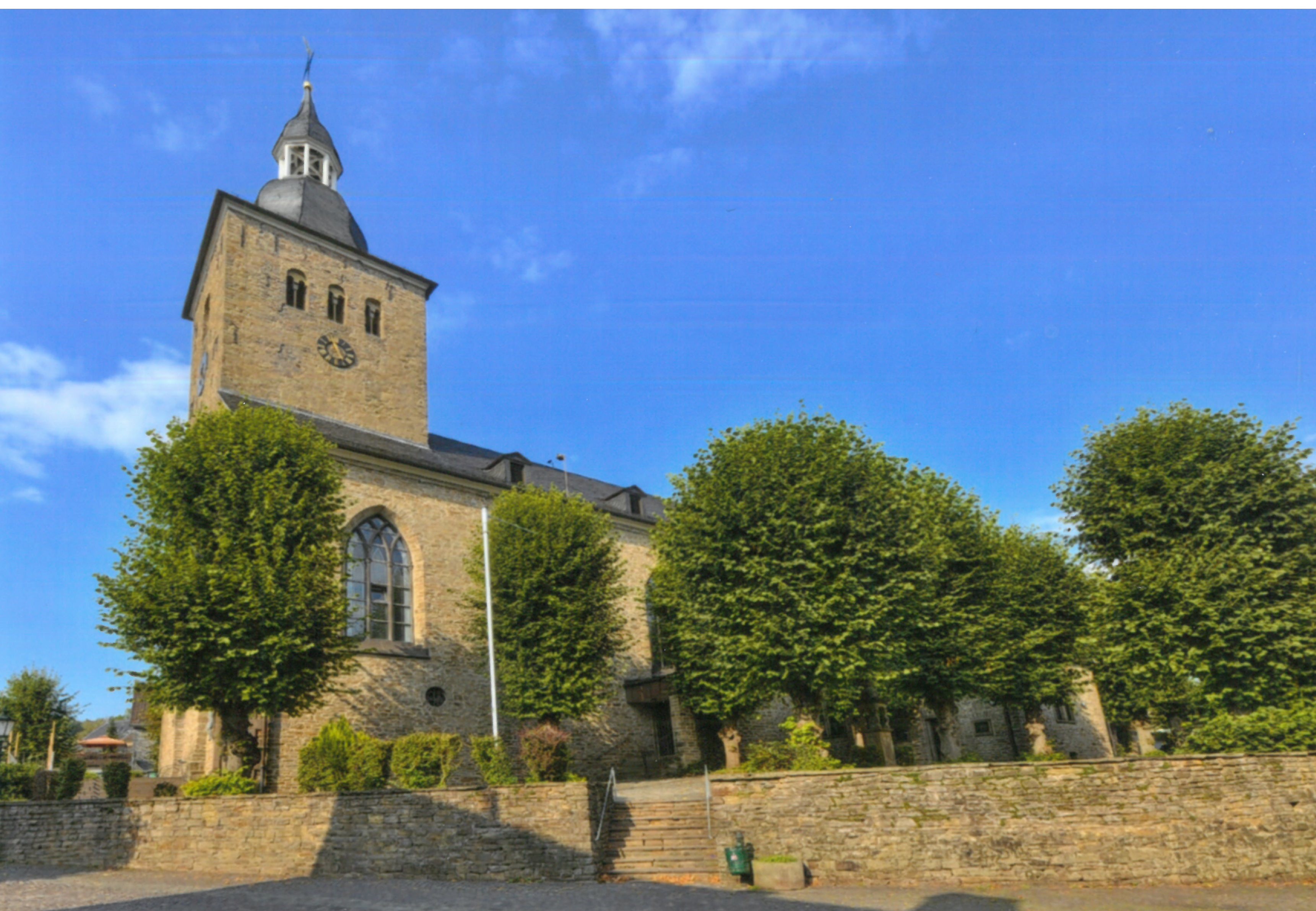 A Katholische Pfarrkirche St. Severin
